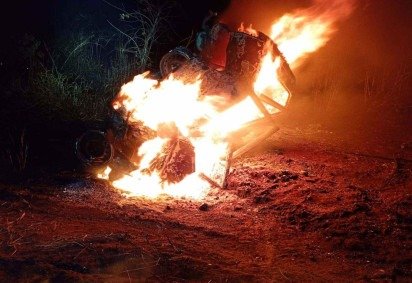 Duas vítimas ficaram presas às ferragens e os corpos foram encontrados carbonizados -  (crédito: Reprodução/PMRV)