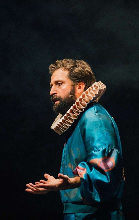 Gregório Duvivier é uma das principais figuras do cenário atual do humor brasileiro, e está completando quatro décadas de vida no próximo dia 11 de abril - (crédito: Raquel Pellicano) Gregório Duvivier é uma das principais figuras do cenário atual do humor brasileiro, e está completando quatro décadas de vida no próximo dia 11 de abril - (crédito: Raquel Pellicano)