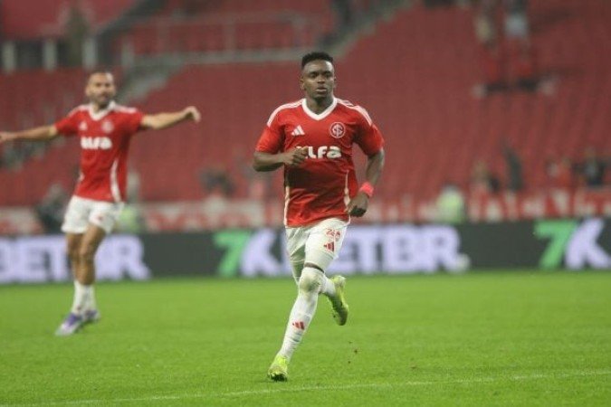 CARBONERO - Tentou buscar o jogo e ser participativo, mas esteve bem marcado e não conseguiu muitos espaços. NOTA: 5,5 - Foto: Ricardo Duarte / Internacional