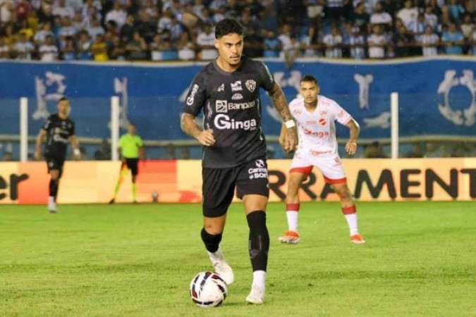 Luan Freitas em ação com a camisa do Paysandu na temporada -  (crédito: Foto: Jorge Luís Totti/Paysandu)