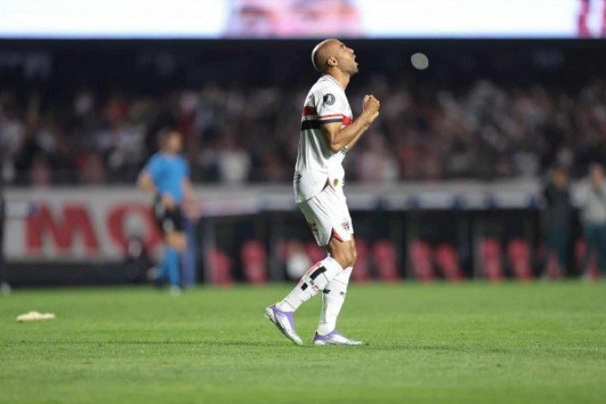 Lucas exalta ambiente do Morumbis na classificação do São Paulo - (crédito: Foto: Rubens Chiri, Nilton Fukuda e Paulo Pinto/Saopaulofc) Lucas exalta ambiente do Morumbis na classificação do São Paulo - (crédito: Foto: Rubens Chiri, Nilton Fukuda e Paulo Pinto/Saopaulofc)