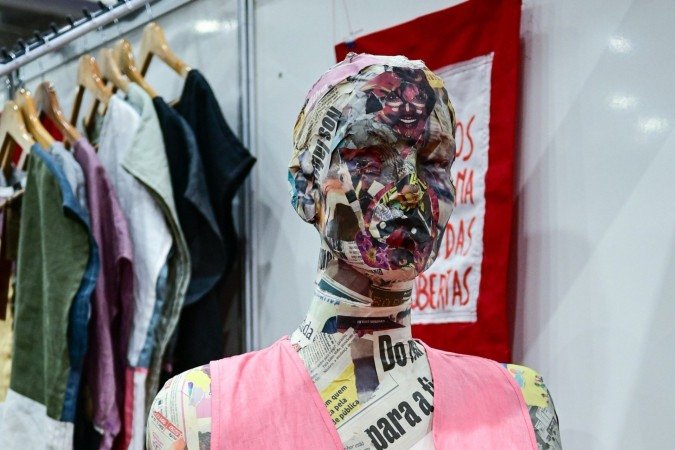 As peças da Timóteo têm modelagem ampla e são feitas em tecido natural