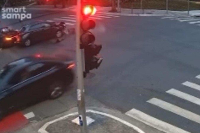 Gato Preto e Bia Miranda quase foram esmagados após poste tombar em acidente  -  (crédito: Reprodução Instagram)