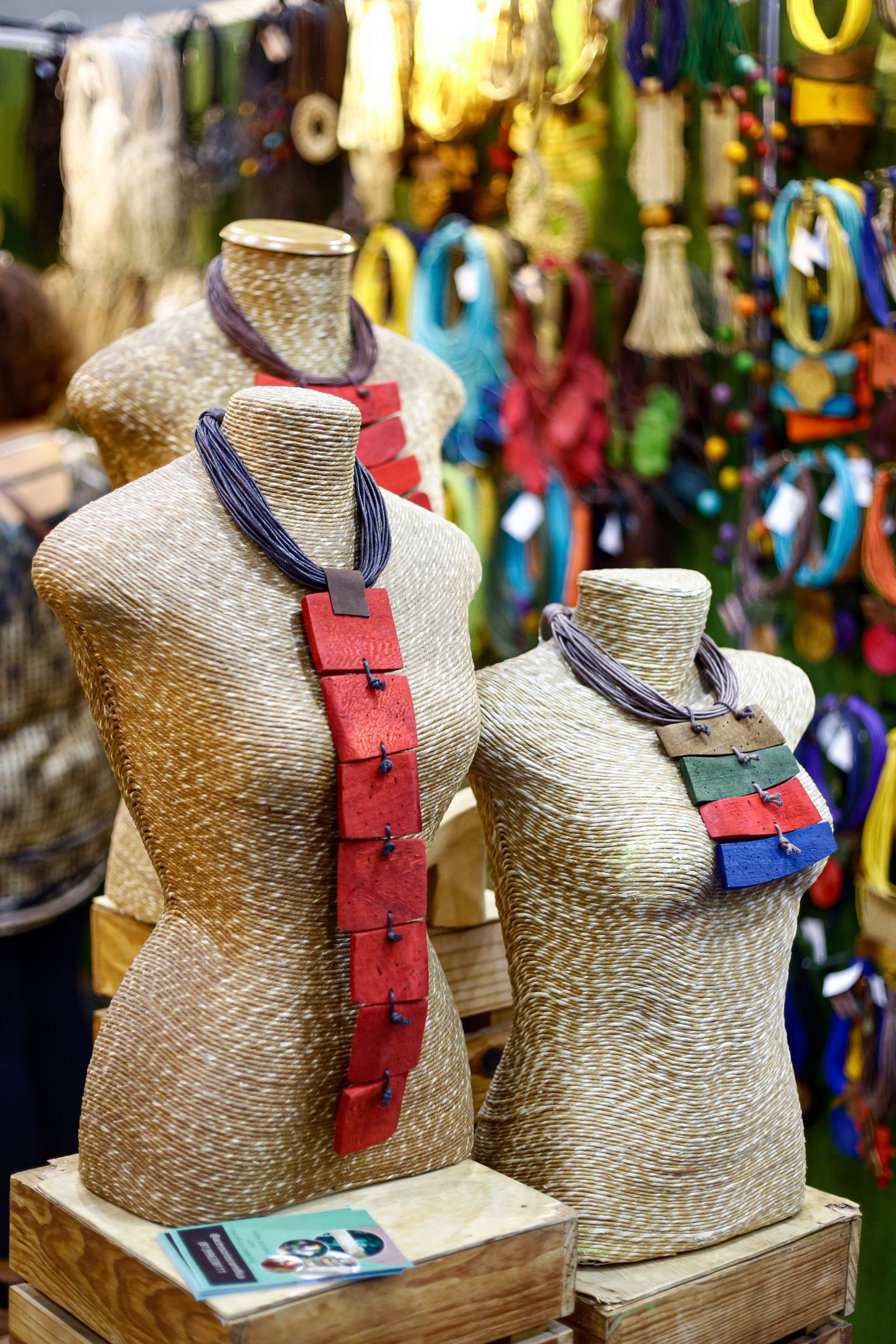 Madeira de mulungu e rami s&atilde;o as marcas registradas dos acess&oacute;rios Ramifica