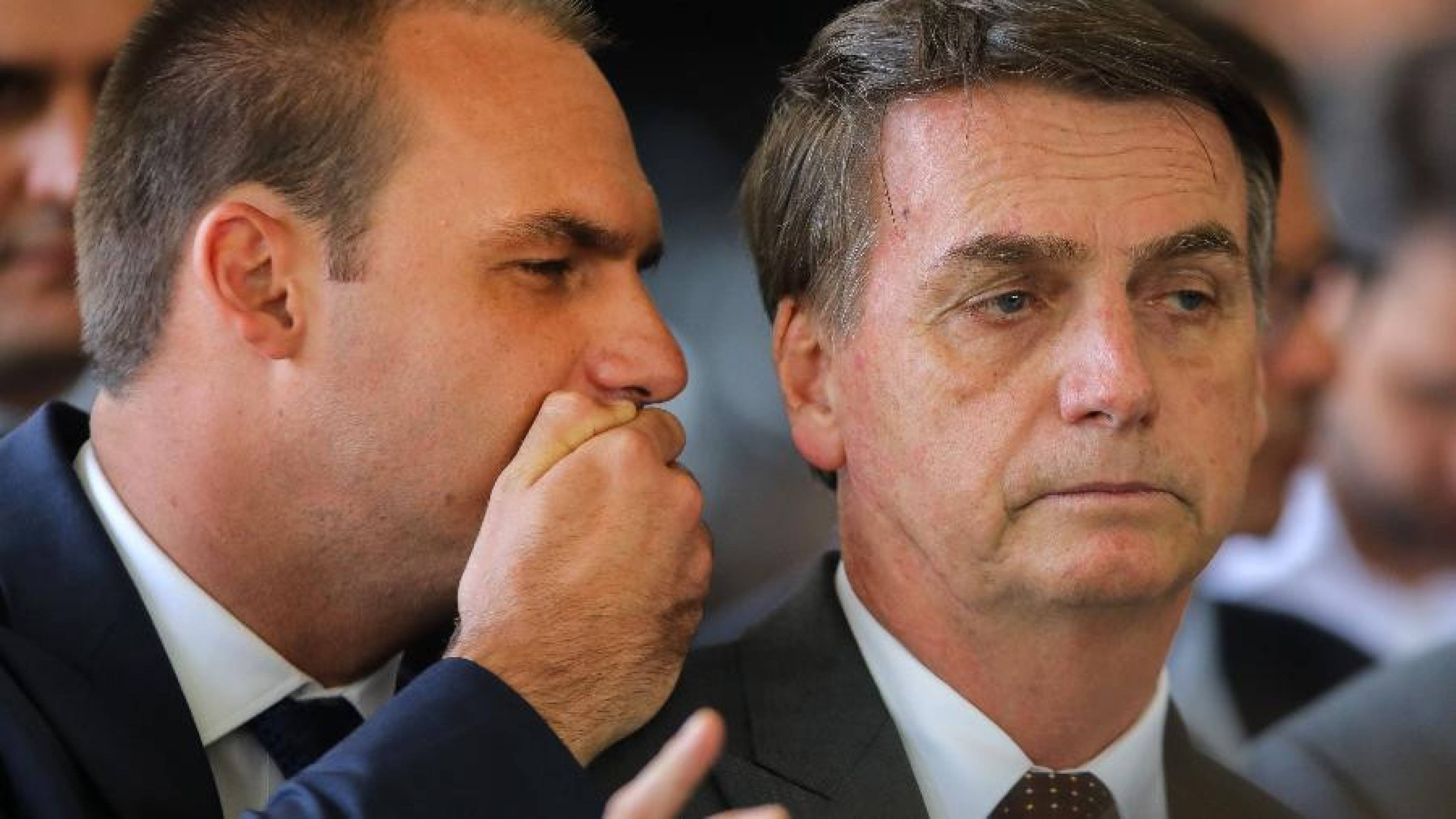 Bolsonaro e aliados temem que Eduardo atrapalhe negociação por redução de pena