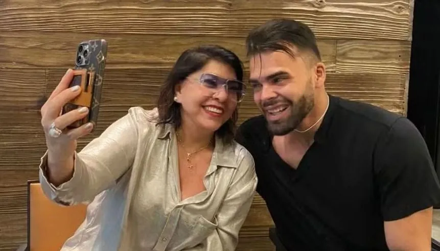 Roberta Miranda barra namorado 44 anos mais jovem de falar à imprensa