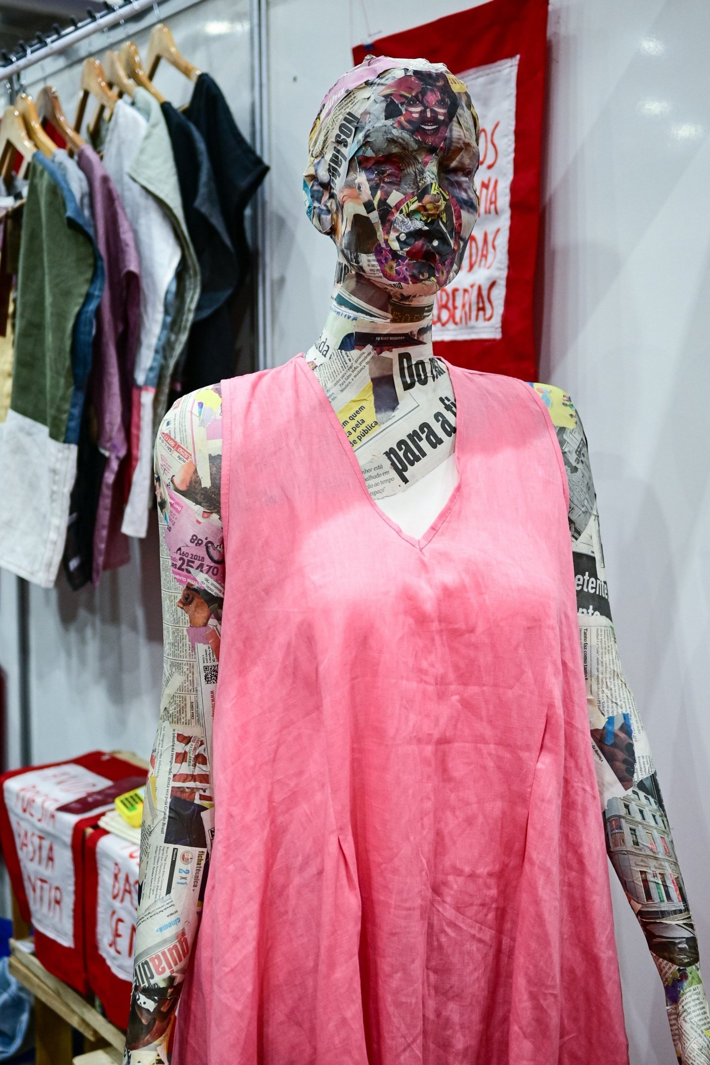 As pe&ccedil;as da Tim&oacute;teo t&ecirc;m modelagem ampla e s&atilde;o feitas em tecido natural