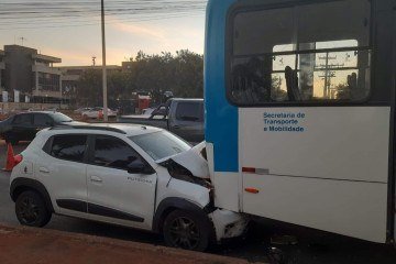 O trânsito na região ficou bastante lento durante o atendimento da ocorrência -  (crédito: Carlos Silva/CB/D.A.Press)
