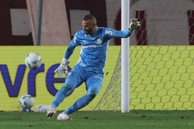 WEVERTON - Ao contrário do jogo de ida, apareceu mais na partida. Foi obrigado a fazer boas defesas e evitou que o Verdão saísse derrotado. Nota: 7 - Foto: Cesar Greco/Palmeiras