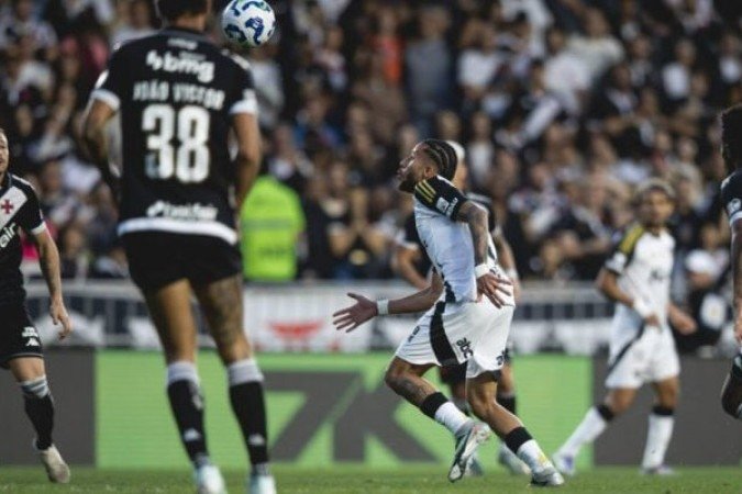 ALEXSANDER - Muita entrega no meio-campo. Correu, marcou e ajudou a proteger a defesa. Teve participação mais combativa do que técnica. Foi substituído. NOTA: 6,5. Foto: Pedro Souza/Atlético