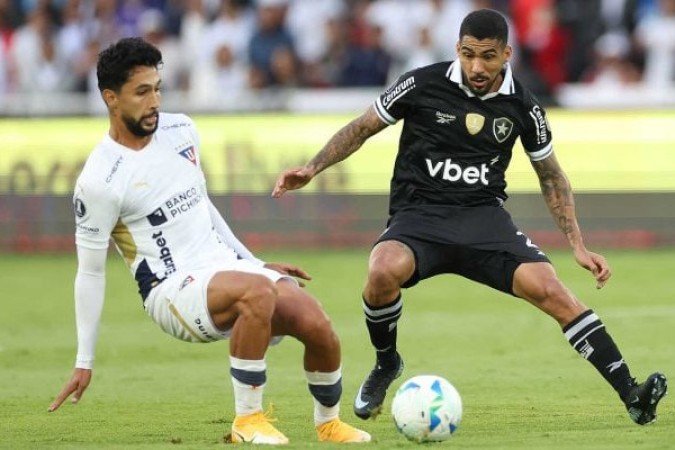 ALLAN – Começou inseguro, falhando na marcação e errando passes, assim como Danilo. Um dos mais nervosos do time do Botafogo.  NOTA: 4,0.  Foto: Vitor Silva/Botafogo
