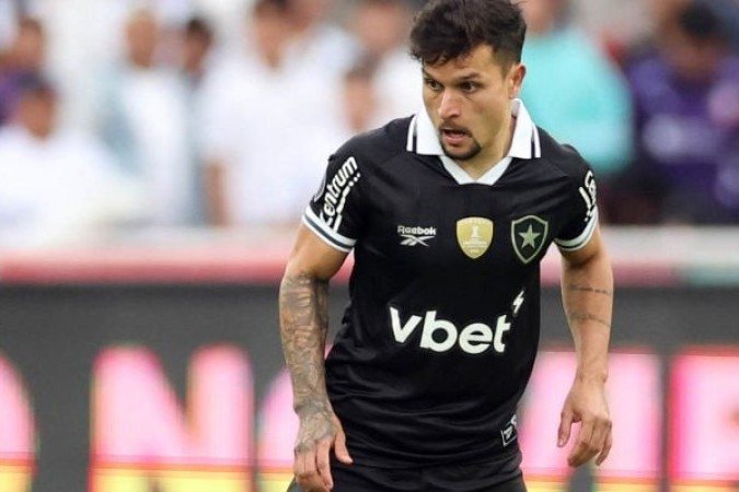 ARTUR â?? Desta vez nÃ£o teve espaÃ§o para se criar em velocidade diante da marcaÃ§Ã£o equatoriana. Assim, foi peÃ§a pouco produtiva no ataque.  NOTA: 4,5.  Foto: Vitor Silva/Botafogo