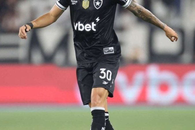 CORREA – Sua entrada, aos 22 minutos do segundo tempo no lugar de Savarino, era para se aproximar de Arthur Cabral, mas jogou mais pelos flancos, sem grande sucesso.  NOTA: 4,0.  Foto: Vitor Silva/Botafogo