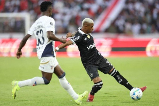 DANILO – Começou mal, errando na marcação e nos passes. Mas, depois dos 25 minutos, ao menos conseguiu alguns bons passes. Ainda assim, esteve aquém do que se espera de um jogador da sua qualidade.  NOTA: 5,0.  Foto: Vitor Silva/Botafogo