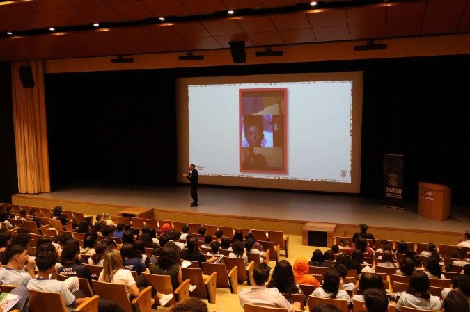1,2 mil estudantes da rede pública acompanharam as palestras feitas por meio de parceria entre a SEEDF e a Polícia Federal 
       -  (crédito:  Bruna Gaston CB/DA Press)