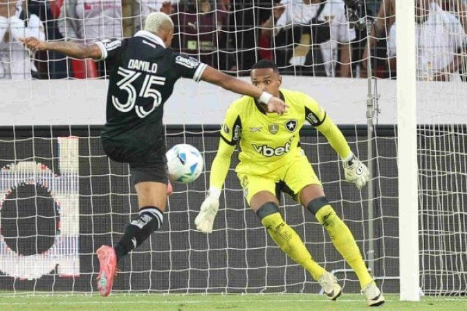 JOHN – Boas defesas, mas alguma insegurança em certos lances, principalmente com os pés. Quase deu um gol de bandeja no primeiro tempo.  NOTA: 5,5.  Foto: Vitor Silva/Botafogo.