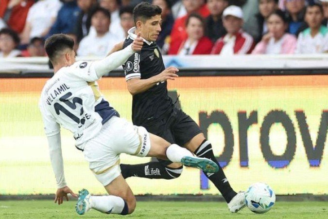 SAVARINO – Era para ser o principal criador do time, que estava com três volantes no meio de campo, mas estava em dia de pouca inspiração. Ainda assim, deu um bom lançamento e apareceu no ataque em dois momentos no primeiro tempo.  NOTA: 4,0.  Foto: Vitor Silva/Botafogo