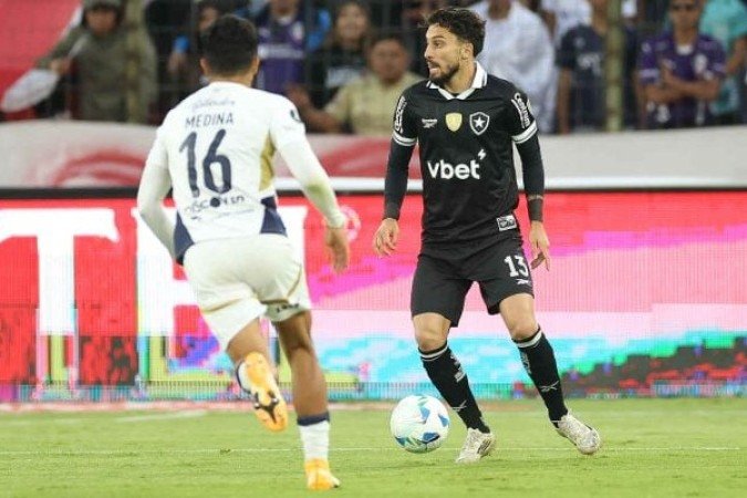 ALEX TELLES – Mal no lance do primeiro gol, fez um jogo apenas discreto na marcação e pouco eficaz no ataque, como todo o time.  NOTA: 4,5.  Foto:Vitor Silva/Botafogo