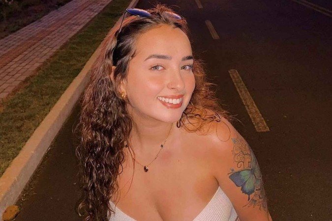 Maria Eduarda, 21, foi atirada para fora do carro