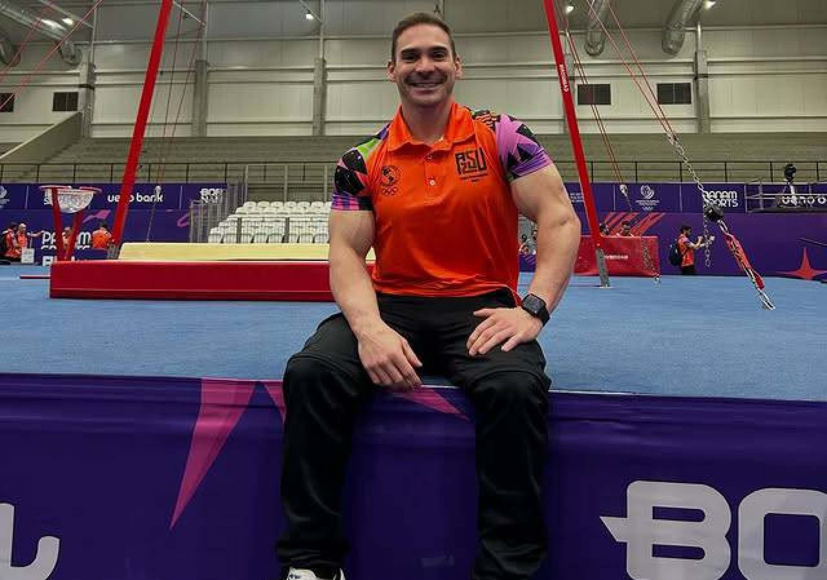 Medalhista olímpico, Arthur Zanetti vive estreia internacional como árbitro