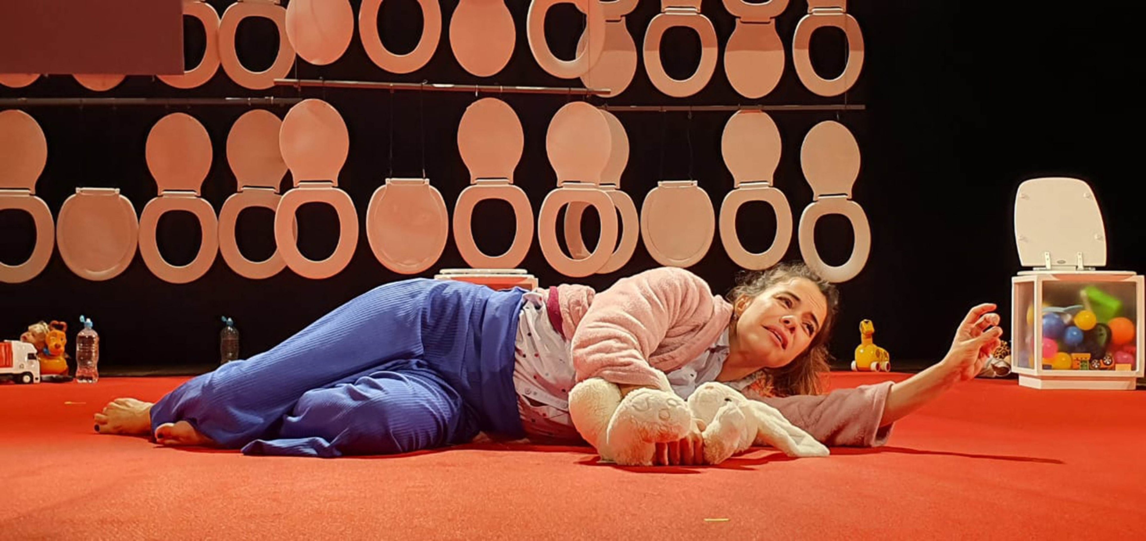 Miá Mello traz 'Mãe Fora da Caixa' ao Teatro UNIP neste fim de semana