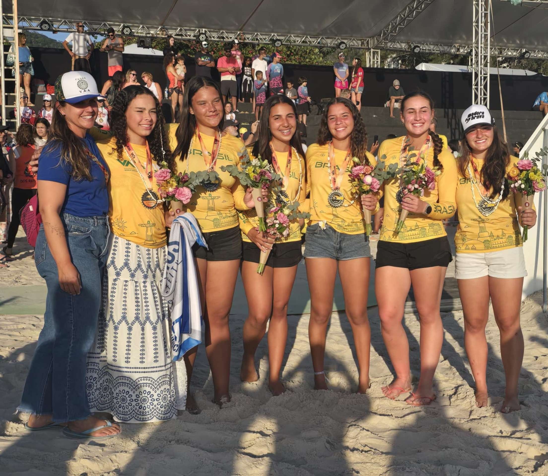 Danielle Chevrand (E), Sophia Rodriguez, Lívia Mariano, Ana Júlia, Maria Vitória, Mariana Daufenbach e Nina Peres