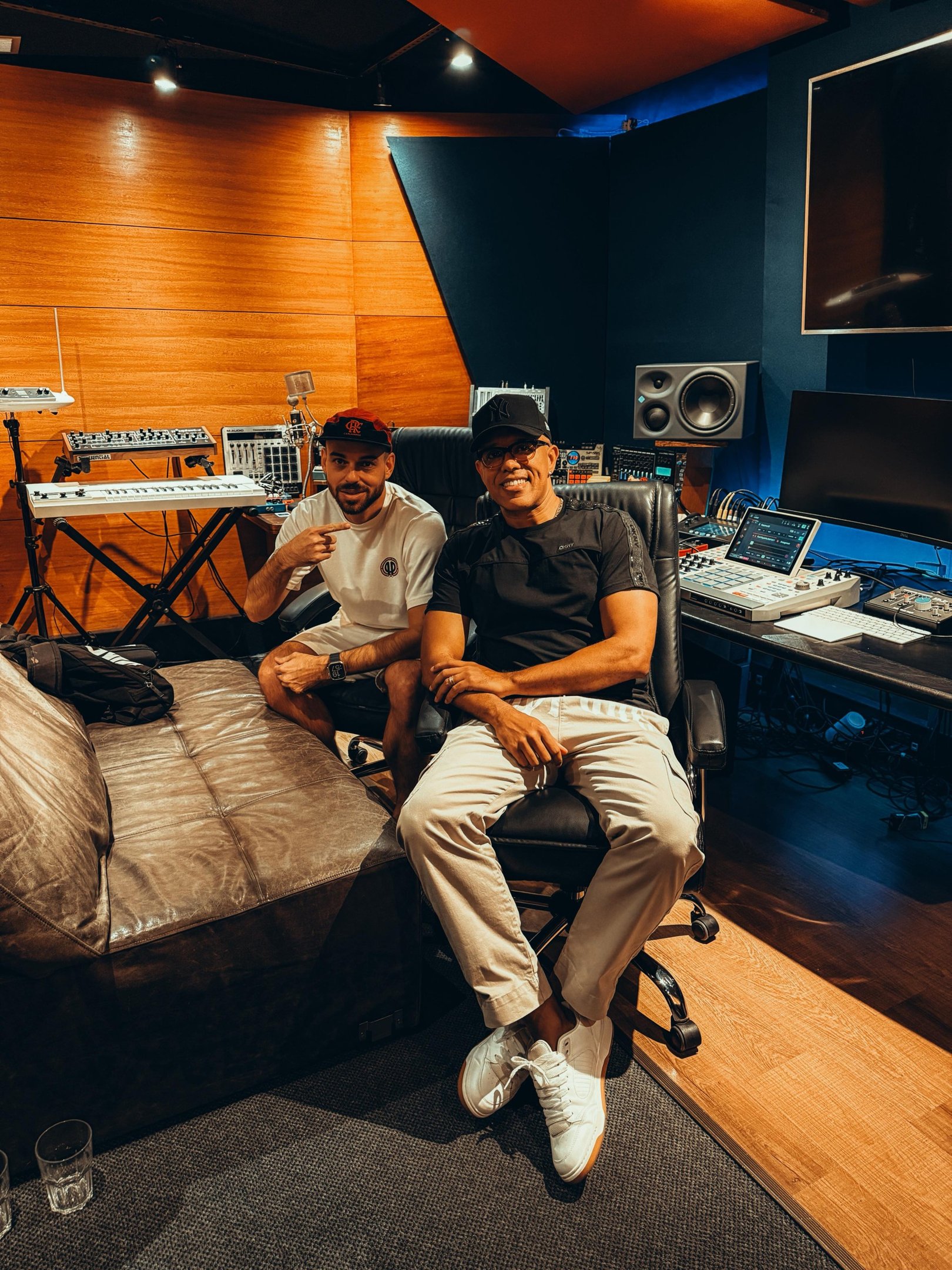 MC Koringa, Papatinho e Califfa se encontram em estúdio