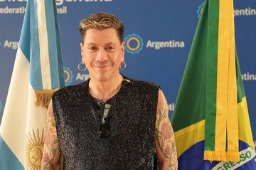 Roberto Piazza celebra 50 anos de trajetória na moda com desfile de alta-costura e tango em Brasília
- (crédito: Divulgação) Roberto Piazza celebra 50 anos de trajetória na moda com desfile de alta-costura e tango em Brasília
- (crédito: Divulgação)