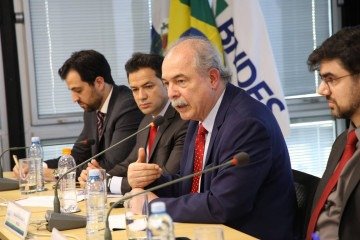 Segundo Mercadante, a partir do dia 4, empresários podem procurar os bancos com os quais trabalham -  (crédito:  Jaqueline Machado/BNDES)