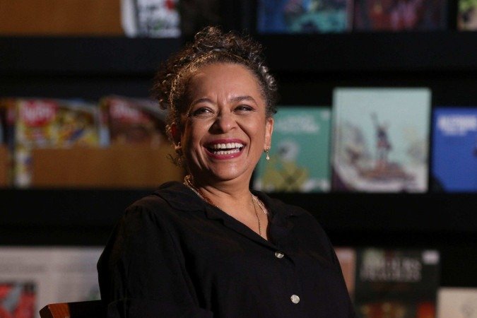 Primeira mulher negra eleita para a Academia Brasileira de Letras, Ana Maria Gonçalves participa do evento Sempre um Papo, na Caixa Cultural, em Brasília -  (crédito: Agência Brasil)