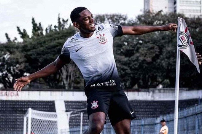André Luiz renovou com o Corinthians -  (crédito: Foto: Leonardo Lima / Instagram)