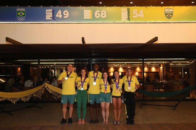 Medalhistas do Brasil do dia participam da cerimônia diária de comemoração organizada pelo COB - (crédito: Simone Marinho/COB) Medalhistas do Brasil do dia participam da cerimônia diária de comemoração organizada pelo COB - (crédito: Simone Marinho/COB)