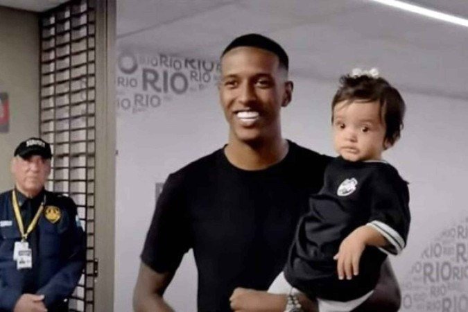 Robert Renan desembarca no RJ para fechar com o Vasco - (crédito: Foto: Reprodução / Podcast Cruzmaltino) Robert Renan desembarca no RJ para fechar com o Vasco - (crédito: Foto: Reprodução / Podcast Cruzmaltino)