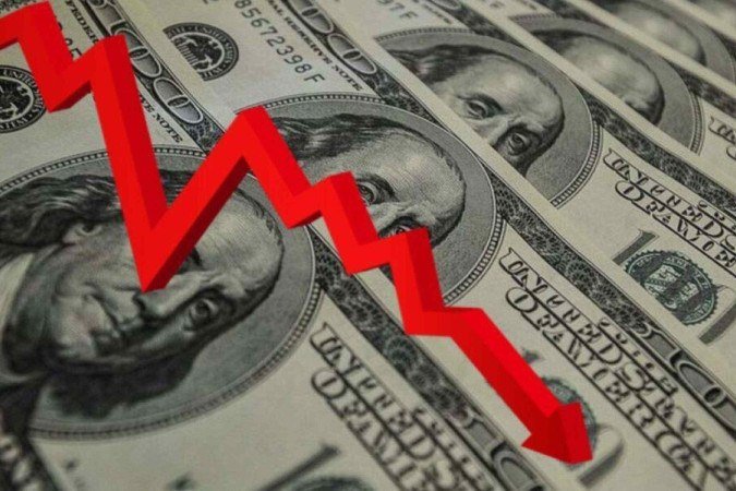 O dólar perdeu força ao longo da tarde no mercado local, em sintonia com o comportamento da moeda norte-americana no exterior, e encerrou a sessão desta quarta-feira (27/8), em baixa moderada -  (crédito: Mercado Hoje)