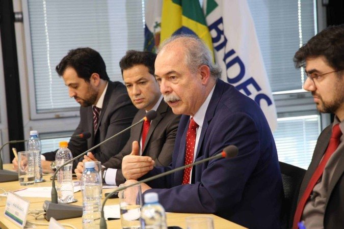 Segundo Mercadante, a partir do dia 4, empresários podem procurar os bancos com os quais trabalham - (crédito: Jaqueline Machado/BNDES) Segundo Mercadante, a partir do dia 4, empresários podem procurar os bancos com os quais trabalham - (crédito: Jaqueline Machado/BNDES)