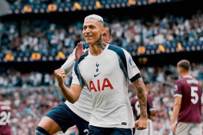 Richarlison inicia bem a temporada 2025/26 com a camisa do Tottenham - (crédito: Foto: Divulgação/Tottenham) Richarlison inicia bem a temporada 2025/26 com a camisa do Tottenham - (crédito: Foto: Divulgação/Tottenham)