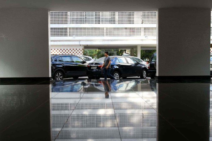 Número de pessoas que moram sozinhas cresce 92% em 12 anos, diz IBGE