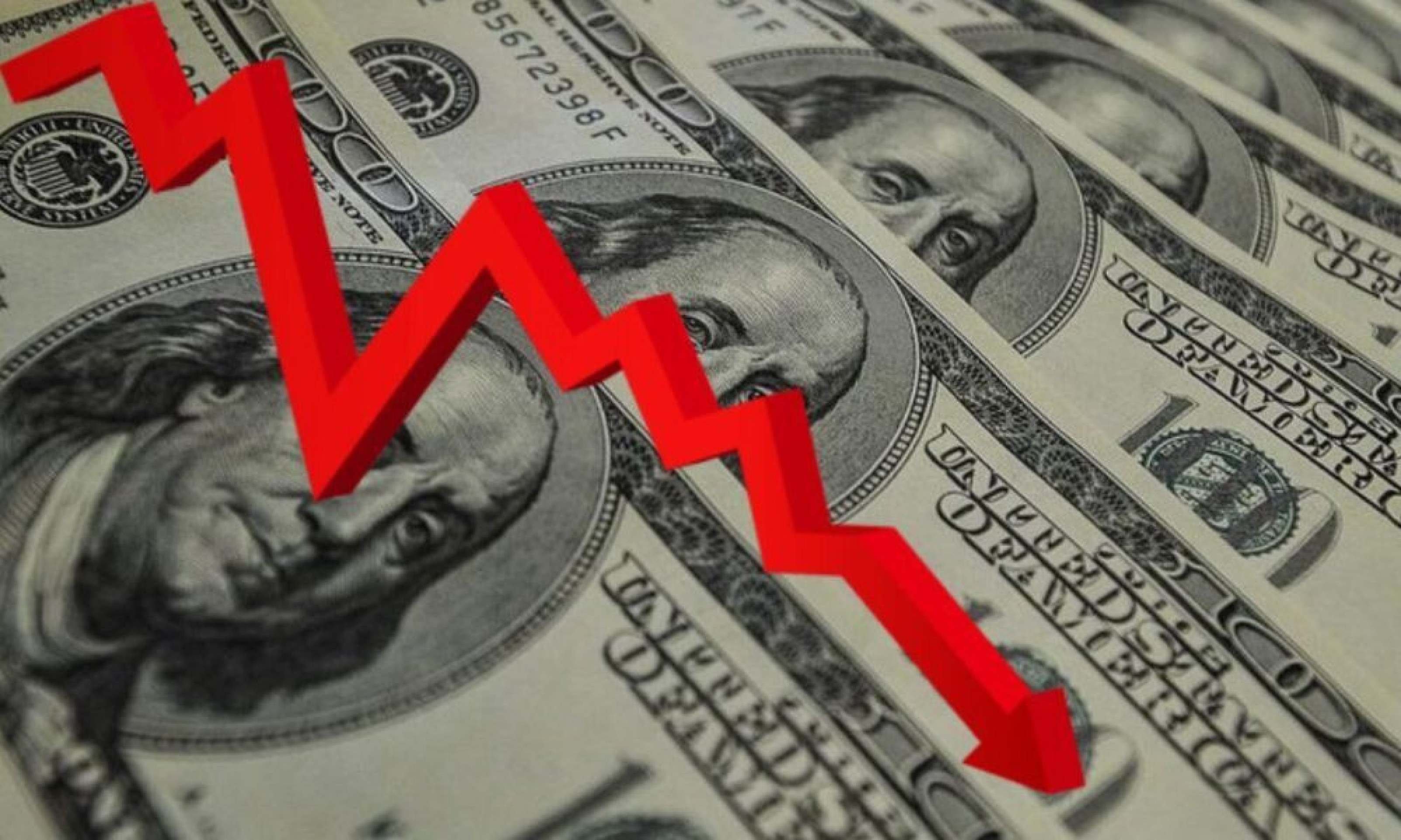 O dólar perdeu força ao longo da tarde no mercado local, em sintonia com o comportamento da moeda norte-americana no exterior, e encerrou a sessão desta quarta-feira (27/8), em baixa moderada -  (crédito: Mercado Hoje)