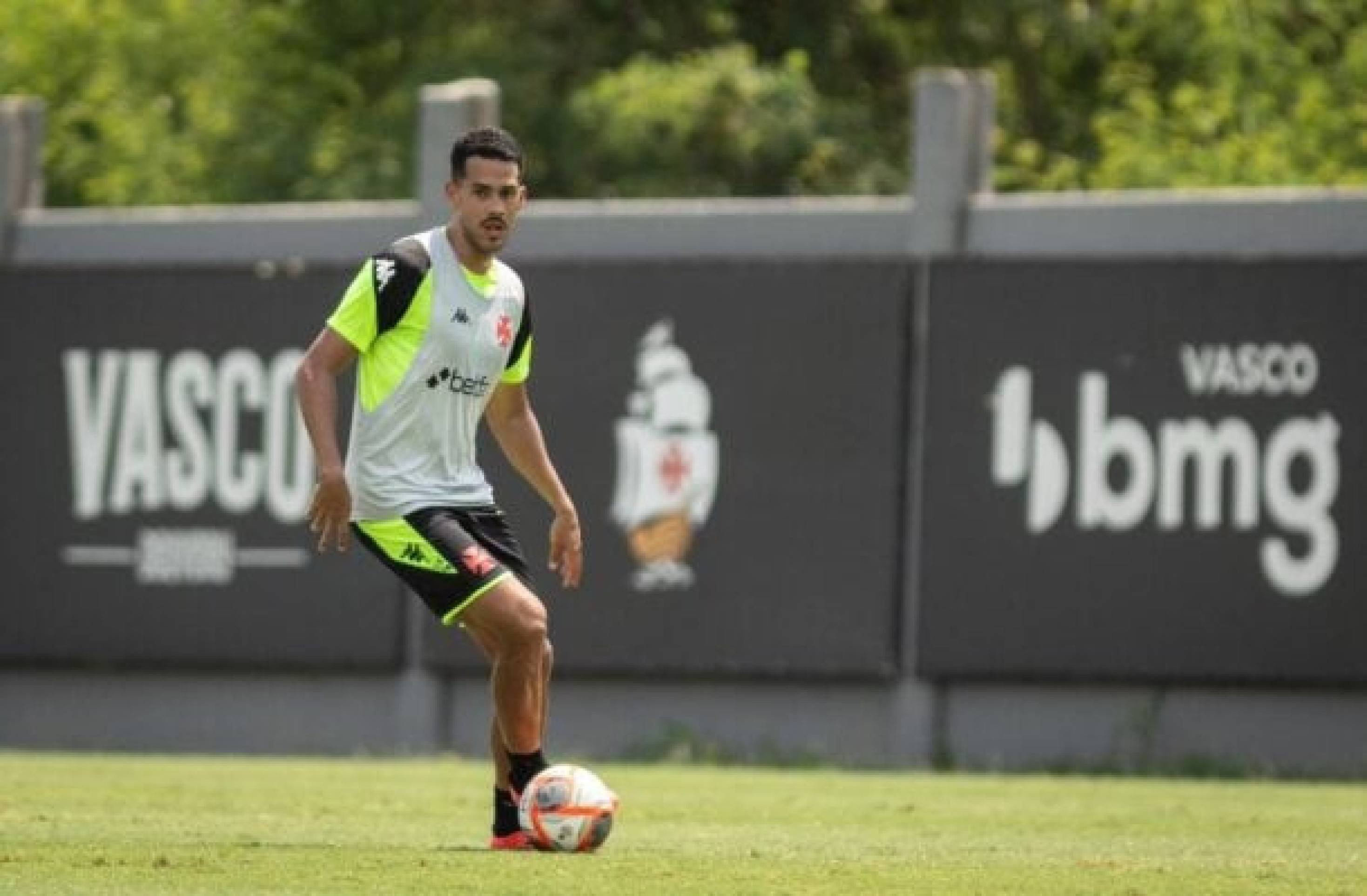 Lucas Oliveira desperta interesse do Athletico e Vasco aguarda possível oferta