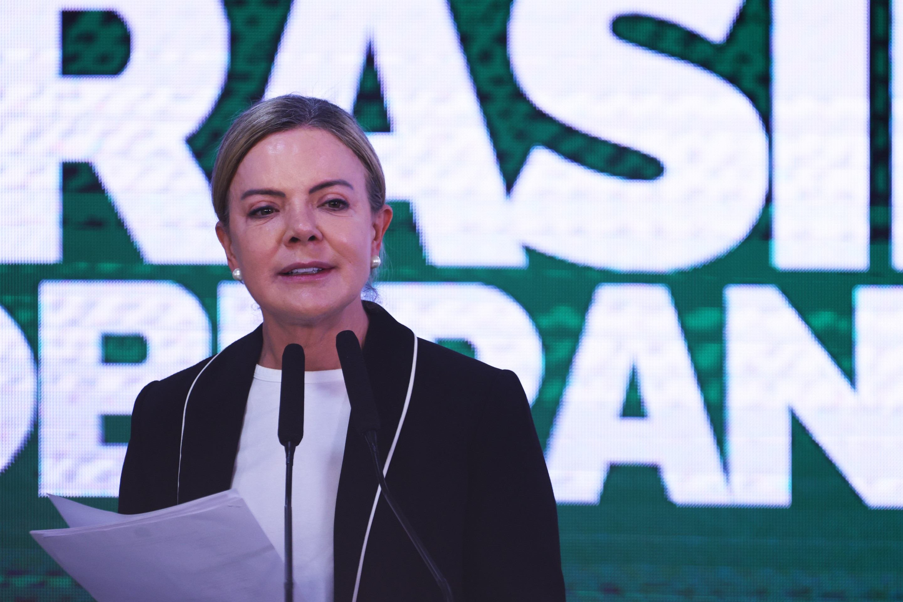 Gleisi Hoffmann sobre saída do União e PP do governo: 