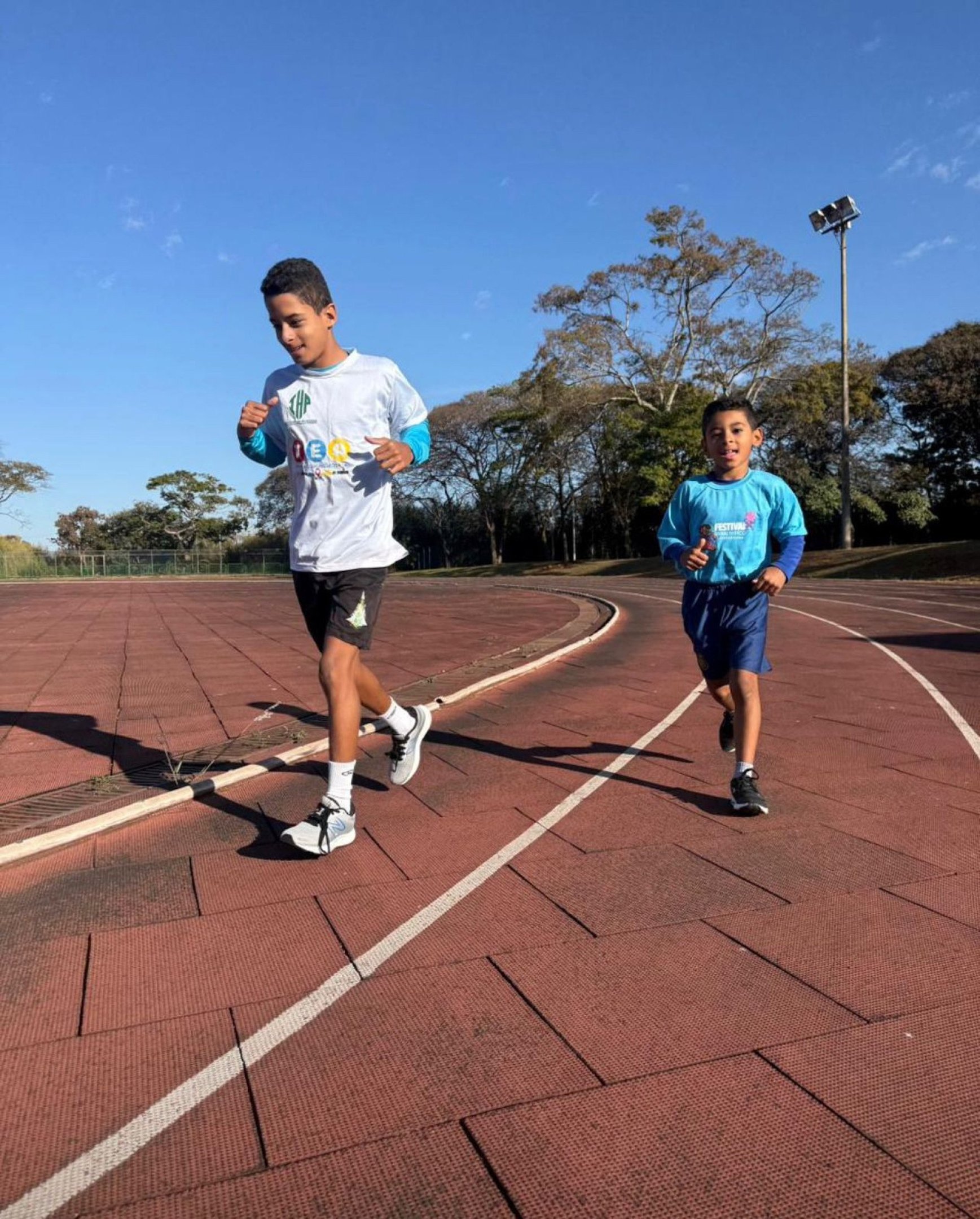 Atleta Ryan Deyvith e seu irm&atilde;o Lucas treinando juntos