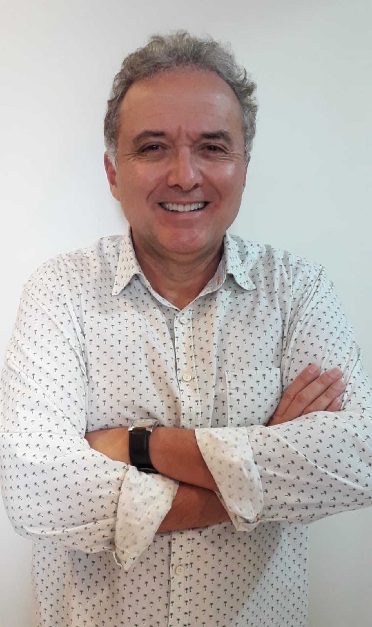 Valdir de Aquino Ximenes une as experiências de escritor e médico