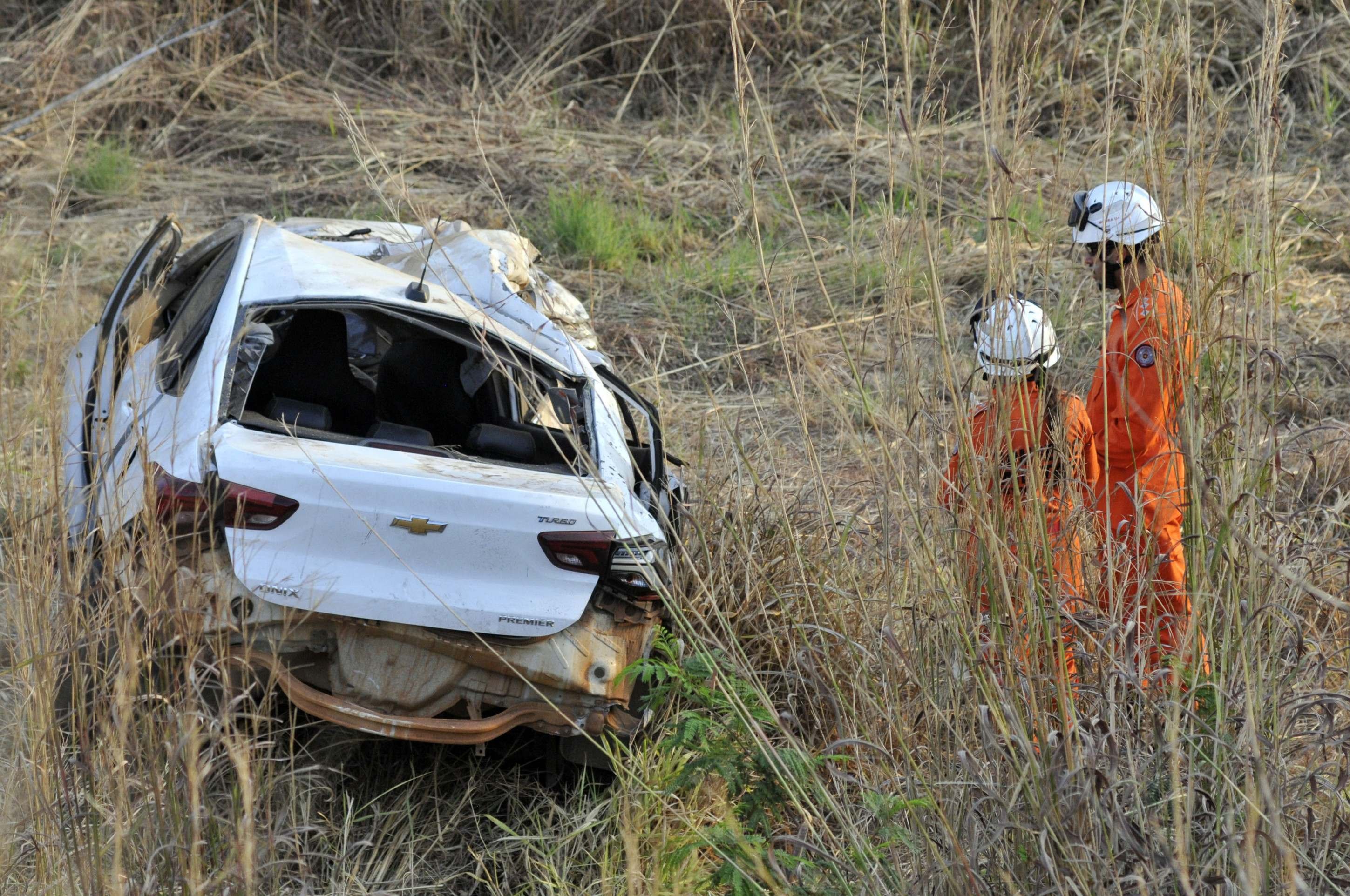  Automóvel levava cinco passageiros que voltavam de obra; apenas um sobreviveu