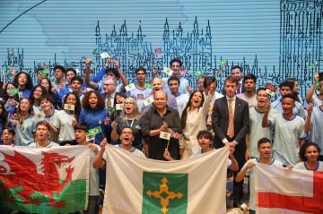 Estudantes selecionados pelo programa se reuniram antes de embarque para intercâmbio no Reino Unido -  (crédito: Fotos: Renato Alves / Agência Brasília)