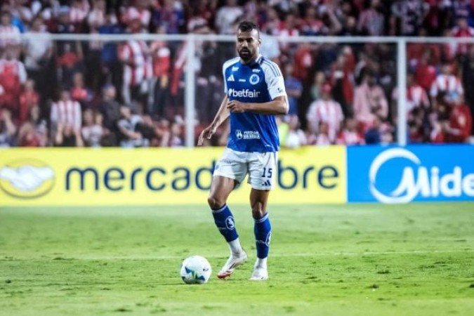 FABRÍCIO BRUNO – Não foi tão acionado defensivamente em comparação a outras partidas, já que o Inter concentrou seus ataques no outro lado da defesa do Cruzeiro, mas se sobressaiu pela atenção em lances. NOTA 5,5 - Foto: Gustavo Aleixo/Cruzeiro