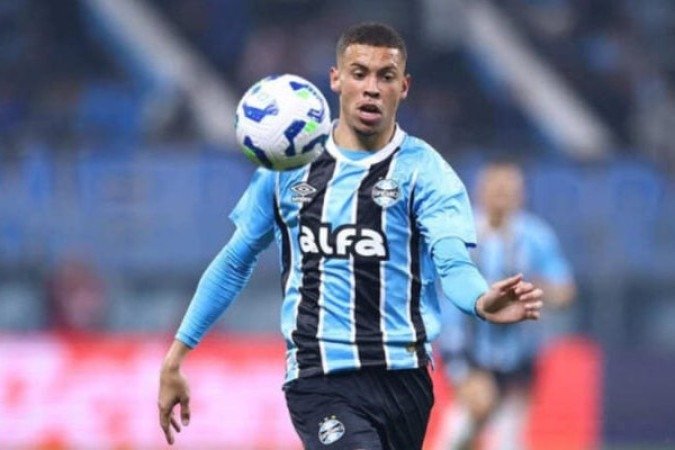  ALYSSON – Vontade e raça não faltaram. Por isso, foi o atacante com maior volume ofensivo. Mas esteve mal no arremate. Um chute de fora da área até foi bom, mas Bruno Ferreira defendeu. No segundo tempo, perdeu um dos gols mais feitos do jogo. Era a vitória do Grêmio em seus pés, e ele desperdiçou. NOTA: 5,5. Foto: Lucas Uebel/Grêmio