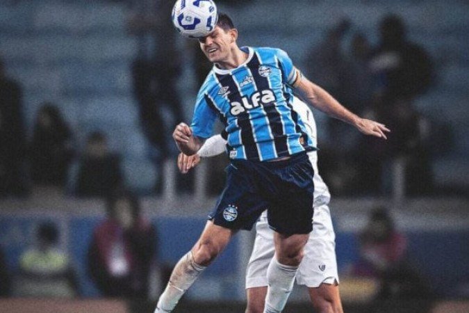 KANNEMANN â?? Com um companheiro muito funcional na zaga, fez um jogo consistente, anulando boa parte investida na Ã¡rea e fazendo um corte essencial no primeiro tempo. Mas segue lento, perdeu na velocidade para Pedro Raul no lance mais perigoso do CearÃ¡ no primeiro tempo. Bom nas antecipaÃ§Ãµes. NOTA: 6,5. Foto: Richard Ducker / GrÃªmio FBPA