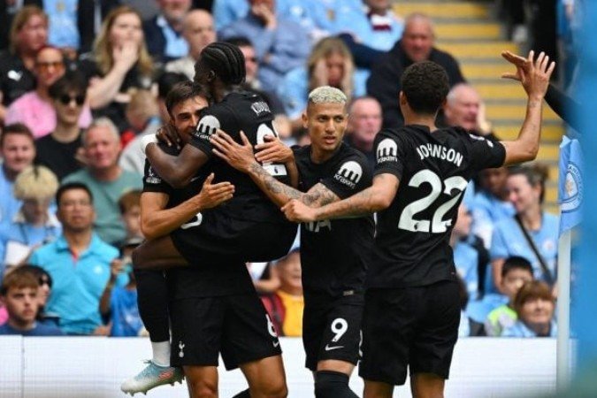 Celebra, Tottenham. Afinal, Vence City com assistências de Richarlison, que venceu a briga com o apagado Haaland, só foi notado quando fez falta no brasileiro - (crédito: Foto: Arte Jogada10) Celebra, Tottenham. Afinal, Vence City com assistências de Richarlison, que venceu a briga com o apagado Haaland, só foi notado quando fez falta no brasileiro - (crédito: Foto: Arte Jogada10)