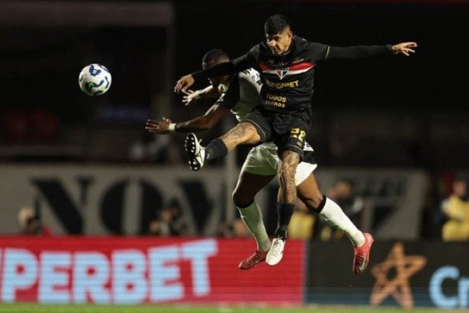 ALAN FRANCO – Teve o trabalho facilitado pela baixa produtividade ofensiva e a pouca qualidade técnica de Rony, que atuou pelo seu setor. No segundo tempo, ficou ainda mais tranquilo, já que Biel, que entrou, foi pouco incisivo. NOTA: 6,5. Foto: Rubens Chiri/São Paulo.