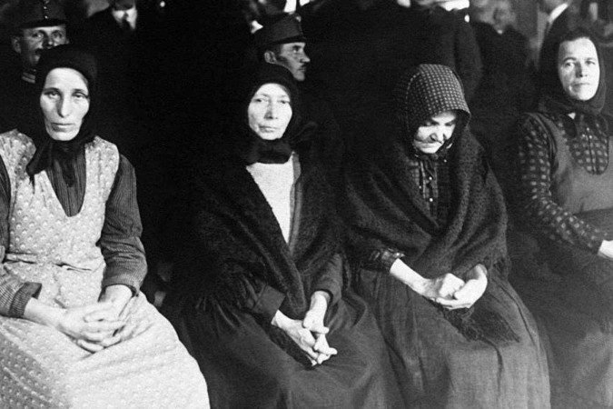 As mulheres foram influenciadas pela parteira da aldeia que tinha conhecimentos médicos - (crédito: Getty Images) As mulheres foram influenciadas pela parteira da aldeia que tinha conhecimentos médicos - (crédito: Getty Images)